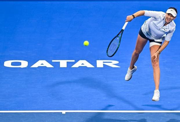 WTA, Tennis Damen QATAR OPEN TENNIS TOURNAMENT FIRST ROUND Amanda Anisimova of United States competes in her 1st round match against Victoria Azarenka during the WTA Qatar TotalEnergies Open 2025 tennis tournament at the Khalifa International Tennis Complex in Doha, Qatar, on February 9, 2025. Copyright: xNOUSHADx