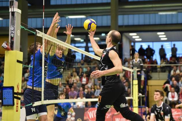 Moritz Rauber TV Rottenburg, 02 vs Daniel Habermaas Volley YoungStars Friedrichshafen, 14 and Kasper Groeger Volley YoungStars Friedrichshafen, 07 TV Rottenburg vs Volley YoungStars Friedrichshafen, Volleyball, 2 Bundesliga Sued, Matchday 18, Season 2024 2025, 09 02 2025, TV Rottenburg vs Volley YoungStars Friedrichshafen, Volleyball, 2 Bundesliga Sued, Matchday 18, Season 2024 2025, 09 02 2025 Rottenburg Copyright: xEibner-Pressefoto RalphxKunzex EP_RKE