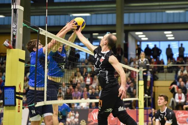 Moritz Rauber TV Rottenburg, 02 vs Daniel Habermaas Volley YoungStars Friedrichshafen, 14 and Kasper Groeger Volley YoungStars Friedrichshafen, 07 TV Rottenburg vs Volley YoungStars Friedrichshafen, Volleyball, 2 Bundesliga Sued, Matchday 18, Season 2024 2025, 09 02 2025, TV Rottenburg vs Volley YoungStars Friedrichshafen, Volleyball, 2 Bundesliga Sued, Matchday 18, Season 2024 2025, 09 02 2025 Rottenburg Copyright: xEibner-Pressefoto RalphxKunzex EP_RKE