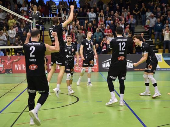 Jan Huber TV Rottenburg, 03 , Huber Faust , left Moritz Rauber TV Rottenburg, 02 , right Sam Elgert TV Rottenburg, 09 , Niklas Lichtenauer TV Rottenburg, 08 , Yannick Menke TV Rottenburg, 12 , David Dornauf TV Rottenburg, 05 TV Rottenburg vs Volley YoungStars Friedrichshafen, Volleyball, 2 Bundesliga Sued, 18 Matchday, Season 2024 2025, 09 02 2025, TV Rottenburg vs Volley YoungStars Friedrichshafen, Volleyball, 2 Bundesliga Sued, 18 Matchday, Season 2024 2025, 09 02 2025 Rottenburg Copyright: xEibner-Pressefoto RalphxKunzex EP_RKE