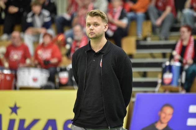 Jan Scheuermann TV Rottenburg, Coach in front of the Rottenburg fans TV Rottenburg vs Volley YoungStars Friedrichshafen, Volleyball, 2 Bundesliga Sued, Matchday 18, Season 2024 2025, 09 02 2025, TV Rottenburg vs Volley YoungStars Friedrichshafen, Volleyball, 2 Bundesliga Sued, Matchday 18, Season 2024 2025, 09 02 2025 Rottenburg Copyright: xEibner-Pressefoto RalphxKunzex EP_RKE