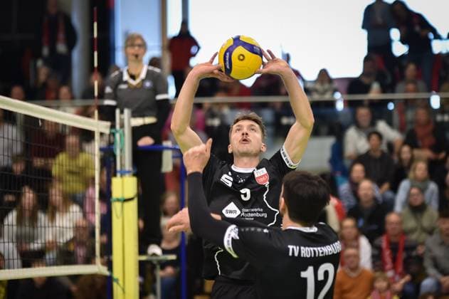 Sam Elgert TV Rottenburg, 09 , before Yannick Menke TV Rottenburg, 12 TV Rottenburg vs Volley YoungStars Friedrichshafen, Volleyball, 2 Bundesliga Sued, 18 Matchday, Season 2024 2025, 09 02 2025, TV Rottenburg vs Volley YoungStars Friedrichshafen, Volleyball, 2 Bundesliga Sued, 18 Matchday, Season 2024 2025, 09 02 2025 Rottenburg Copyright: xEibner-Pressefoto RalphxKunzex EP_RKE