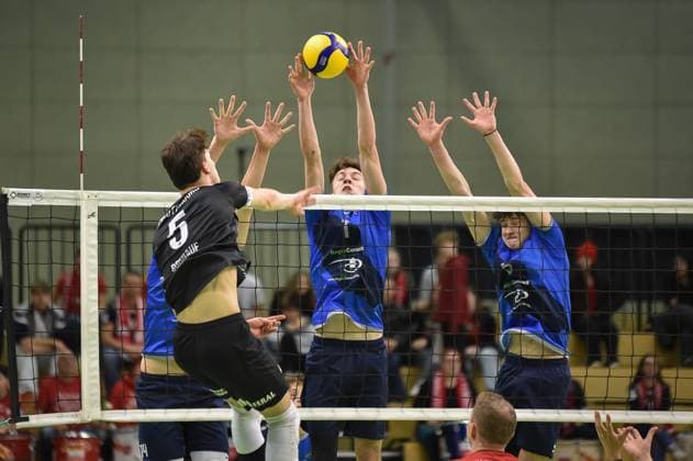 David Dornauf TV Rottenburg, 05 bleibt am Block haengen TV Rottenburg vs Volley YoungStars Friedrichshafen, Volleyball, 2 Bundesliga Sued, 18 Spieltag, Saison 2024 2025, 09 02 2025, TV Rottenburg vs Volley YoungStars Friedrichshafen, Volleyball, 2 Bundesliga Sued, 18 Spieltag, Saison 2024 2025, 09 02 2025 Rottenburg Copyright: xEibner-Pressefoto RalphxKunzex EP_RKE