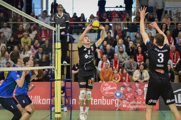 Sam Elgert TV Rottenburg, 09 provides for Jan Huber TV Rottenburg, 03 TV Rottenburg vs Volley YoungStars Friedrichshafen, Volleyball, 2 Bundesliga Sued, 18 Matchday, Season 2024 2025, 09 02 2025, TV Rottenburg vs Volley YoungStars Friedrichshafen, Volleyball, 2 Bundesliga Sued, 18 Matchday, Season 2024 2025, 09 02 2025 Rottenburg Copyright: xEibner-Pressefoto RalphxKunzex EP_RKE
