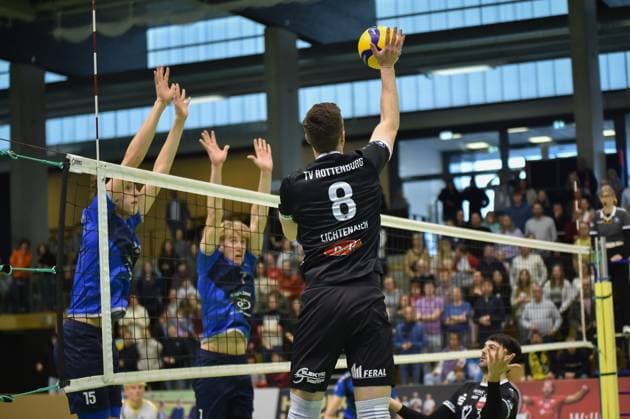 Niklas Lichtenauer TV Rottenburg, 08 vs Anton Mueller Volley YoungStars Friedrichshafen, 15 , Kasper Groeger Volley YoungStars Friedrichshafen, 07 TV Rottenburg vs Volley YoungStars Friedrichshafen, Volleyball, 2 Bundesliga Sued, 18 Matchday, Season 2024 2025, 09 02 2025, TV Rottenburg vs Volley YoungStars Friedrichshafen, Volleyball, 2 Bundesliga Sued, 18 Matchday, Season 2024 2025, 09 02 2025 Rottenburg Copyright: xEibner-Pressefoto RalphxKunzex EP_RKE