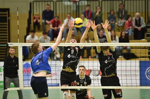Pekka Arne Stapelfeldt Volley YoungStars Friedrichshafen, 04 vs Sam Elgert TV Rottenburg, 09 and Jan Huber TV Rottenburg, 03 TV Rottenburg vs Volley YoungStars Friedrichshafen, Volleyball, 2 Bundesliga Sued, Matchday 18, Season 2024 2025, 09 02 2025, TV Rottenburg vs Volley YoungStars Friedrichshafen, Volleyball, 2 Bundesliga Sued, Matchday 18, Season 2024 2025, 09 02 2025 Rottenburg Copyright: xEibner-Pressefoto RalphxKunzex EP_RKE