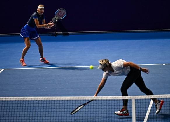 (250210) -- DOHA, Feb. 10, 2025 -- Bethanie Mattek-Sands Lucie Safarova (L) compete during women s doubles round of 32 match between Xu Yifan Yang Zhaoxuan of China and Bethanie Mattek-Sands (the United States) Lucie Safarova (the Czech Republic) at the WTA, Tennis Damen Qatar Open tennis tournament in Doha, Qatar, on Feb. 9, 2025. (Photo by Xinhua) (SP)QATAR-DOHA-TENNIS-WTA-QATAR OPEN Nikku 