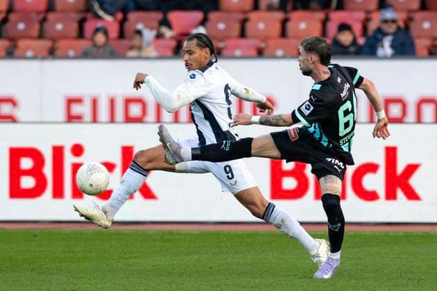 Juan Jose Perea, FCZ, re Mihailo Stevanovic, FCSG, FC Zurich FC St Gallen, Super League, Football, 09 02 2025