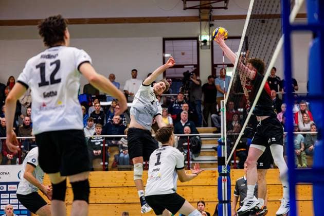 09 02 2025, GER, Volleyball, 2 BL Maenner Sued, Season 2024 2025, Blue Volleys Gotha Barock Volleys MTV Ludwigsburg Erik Niederluecke Blue Volleys Gotha 99867 Gotha Sporthalle Sportanlage Ernesti Thüringen Germany