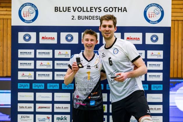 09 02 2025, GER, Volleyball, 2 BL Maenner Sued, Saison 2024 2025, Blue Volleys Gotha Barock Volleys MTV Ludwigsburg Laurin Schiegl Barock Volleys MTV Ludwigsburg Erik Niederluecke Blue Volleys Gotha 99867 Gotha Sporthalle Sportanlage Ernesti Thüringen Germany