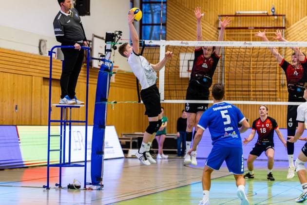 09 02 2025, GER, Volleyball, 2 BL Maenner Sued, Season 2024 2025, Blue Volleys Gotha Barock Volleys MTV Ludwigsburg Richard Werner Blue Volleys Gotha 99867 Gotha Sporthalle Sportanlage Ernesti Thüringen Germany
