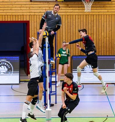 09 02 2025, GER, Volleyball, 2 BL Maenner Sued, Saison 2024 2025, Blue Volleys Gotha Barock Volleys MTV Ludwigsburg Mykyta Shapovalov Barock Volleys MTV Ludwigsburg Christoph Assmann Blue Volleys Gotha Tomasz Gorski Blue Volleys Gotha 99867 Gotha Sporthalle Sportanlage Ernesti Thüringen Germany