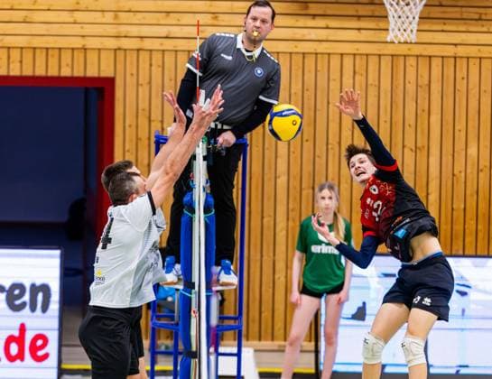 09 02 2025, GER, Volleyball, 2 BL Maenner Sued, Saison 2024 2025, Blue Volleys Gotha Barock Volleys MTV Ludwigsburg Mykyta Shapovalov Barock Volleys MTV Ludwigsburg Christoph Assmann Blue Volleys Gotha Tomasz Gorski Blue Volleys Gotha 99867 Gotha Sporthalle Sportanlage Ernesti Thüringen Germany
