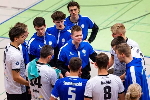 09 02 2025, GER, Volleyball, 2 BL Maenner Sued, Season 2024 2025, Blue Volleys Gotha Barock Volleys MTV Ludwigsburg Robert Werner Blue Volleys Gotha 99867 Gotha Sporthalle Sportanlage Ernesti Thüringen Germany