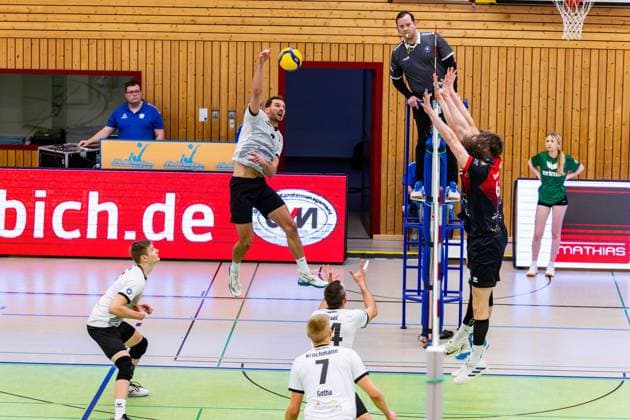 09 02 2025, GER, Volleyball, 2 BL Maenner Sued, Season 2024 2025, Blue Volleys Gotha Barock Volleys MTV Ludwigsburg Dominik Duchac Blue Volleys Gotha 99867 Gotha Sporthalle Sportanlage Ernesti Thüringen Germany