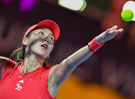 (250210) -- DOHA, Feb. 10, 2025 -- Wang Xinyu of China serves during the first round match against Elina Avanesyan of Armenia at WTA, Tennis Damen Qatar Open tennis tournament in Doha, Qatar, Feb. 9, 2025. (Photo by Xinhua) (SP)QATAR-DOHA-TENNIS-WTA-QATAR OPEN Nikku 