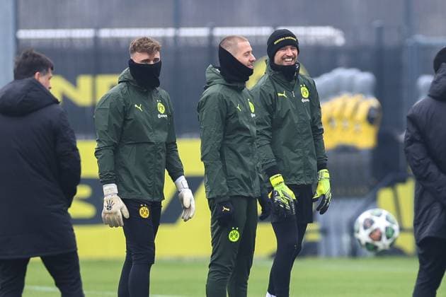 10 02 2025, Final training session for the UEFA Champions League match between Borussia Dortmund and Sporting Lisbon, f l goalkeeper Marcel Lotka Borussia Dortmund , Waldemar Anton Borussia Dortmund , goalkeeper Gregor Kobel Borussia Dortmund , Dortmund training ground Borussia Dortmund NRW Germany xRHR PHOTO DEx Copyright: DennisxEwert RHR-FOTOx RHR-FOTO DE