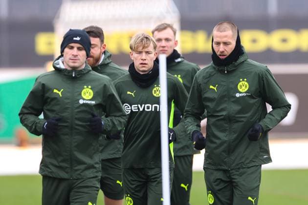 10 02 2025, Final training session for the UEFA Champions League match between Borussia Dortmund and Sporting Lisbon, from left Pascal Groß Borussia Dortmund , Daniel Svensson Borussia Dortmund , Waldemar Anton Borussia Dortmund , Dortmund training ground Borussia Dortmund NRW Germany xRHR PHOTO DEx Copyright: DennisxEwert RHR-FOTOx RHR-FOTO DE