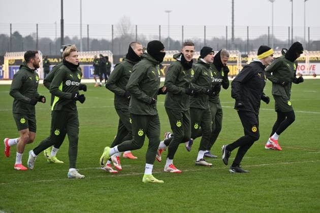 Running session of the players, center Emre Can Borussia Dortmund , Nico Schlotterbeck Borussia Dortmund , re 10 02 2025, Soccer 1 Bundesliga, Season 2024 2025, Training Borussia Dortmund Dortmund North Rhine-Westphalia Germany Team2