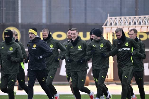 Running session of the players, left Emre Can Borussia Dortmund , center Nico Schlotterbeck Borussia Dortmund 10 02 2025, Soccer 1 Bundesliga, Season 2024 2025, Training Borussia Dortmund Dortmund North Rhine-Westphalia Germany Team2