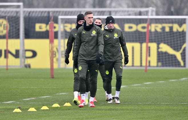 Nico Schlotterbeck Borussia Dortmund , Julian Brandt Borussia Dortmund , Pascal Gross Borussia Dortmund , Pascal Gross, Marcel Sabitzer Borussia Dortmund , from front 10 02 2025, Football 1 Bundesliga, Season 2024 2025, Training Borussia Dortmund Dortmund North Rhine-Westphalia Germany Team2
