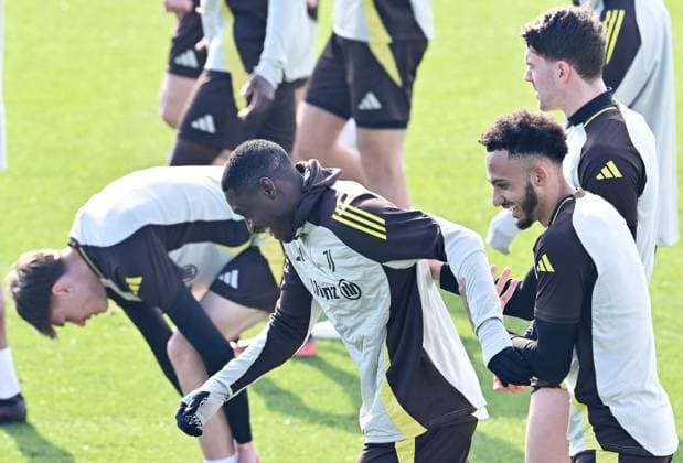 February 10, 2025, Turin: Juventus0 Randal Kolo Muani and Renato Veiga during training on the eve of the UEFA Champions League soccer match against PSV Eindhoven at Continassa, Italy, 10 February 2025 ANSA ALESSANDRO DI MARCO UEFA Champions League: Juventus training  - ZUMAa110 20250210_zaf_a110_027 Copyright: xAlessandroxDixMarcox xZ63x