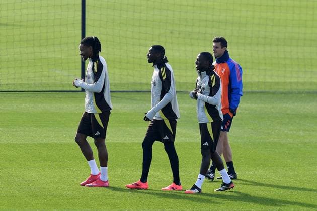 Thiago Motta head coach of Juventus FC, Khephren Thuram,Randal Kolo Muani and Timothy Weah of Juventus FC during the 2024 2025 Champions League training at JTC Continassa on February 10, 2025 in Turin, Italy - ph Giuliano Marchisciano  Copyright: xGiulianoxMarchisciano IPAxSportx xipa-agency.netx xx IPA_53886931 IPA_Agency_IPA53886931