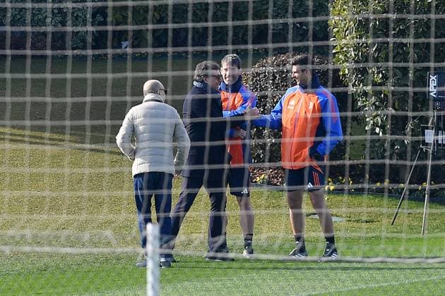 Thiago Motta head coach of Juventus FC, Cristiano Giuntoli and Maurizio Scanavino during the 2024 2025 Champions League training at JTC Continassa on February 10, 2025 in Turin, Italy - ph Giuliano Marchisciano  Copyright: xGiulianoxMarchisciano IPAxSportx xipa-agency.netx xx IPA_53886973 IPA_Agency_IPA53886973