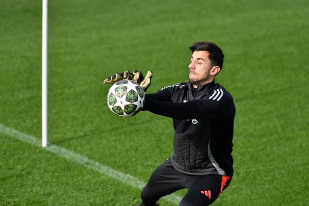 Mattia Perin of Juventus FC during the 2024 2025 Champions League training at JTC Continassa on February 10, 2025 in Turin, Italy - ph Giuliano Marchisciano  Copyright: xGiulianoxMarchisciano IPAxSportx xipa-agency.netx xx IPA_53886994 IPA_Agency_IPA53886994