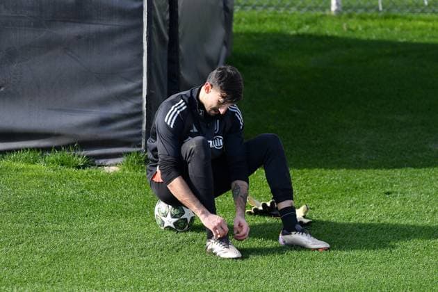 Mattia Perin of Juventus FC during the 2024 2025 Champions League training at JTC Continassa on February 10, 2025 in Turin, Italy - ph Giuliano Marchisciano  Copyright: xGiulianoxMarchisciano IPAxSportx xipa-agency.netx xx IPA_53886998 IPA_Agency_IPA53886998