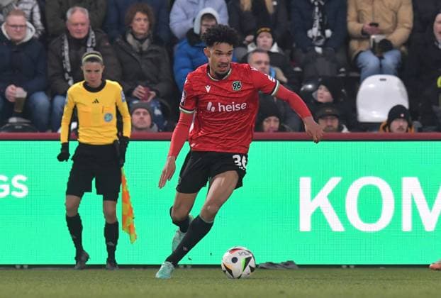 09 02 2025, GER, Soccer, 3 Liga, Season 2024 2025, Matchday 23, Sportclub Arena, Verl SC Verl Hannover 96 II 1 0 Tan Kenneth Jerico Schmidt Hannover 96 II , Action, Single image, Landscape