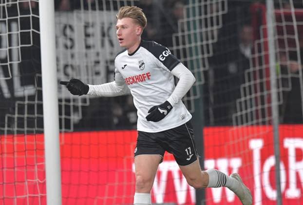 09 02 2025, GER, Soccer, 3 Liga, Season 2024 2025, 23 Matchday, Sportclub Arena, Verl SC Verl Hannover 96 II 1 0 Goal Cheer SC Verl Goalscorer Eduard Probst SC Verl , action, single image, cross, facial expression, gesture, cheer, cheer, joy, rejoice
