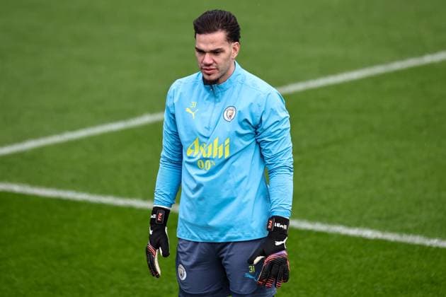 UEFA Champions League Manchester City Training session Ederson of Manchester City during the UEFA Champions League Manchester City Training session at Etihad Campus, Manchester, United Kingdom, 10th February 2025 (Photo by Mark Cosgrove News Images) Manchester Etihad Stadium Manchester United, ManU Kingdom Copyright: xMarkxCosgrove NewsxImagesx
