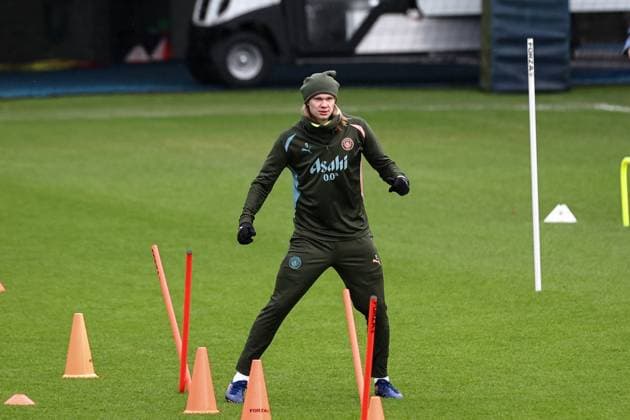 UEFA Champions League Manchester City Training session Erling Haaland of Manchester City during the UEFA Champions League Manchester City Training session at Etihad Campus, Manchester, United Kingdom, 10th February 2025 (Photo by Mark Cosgrove News Images) Manchester Etihad Stadium Manchester United, ManU Kingdom Copyright: xMarkxCosgrove NewsxImagesx