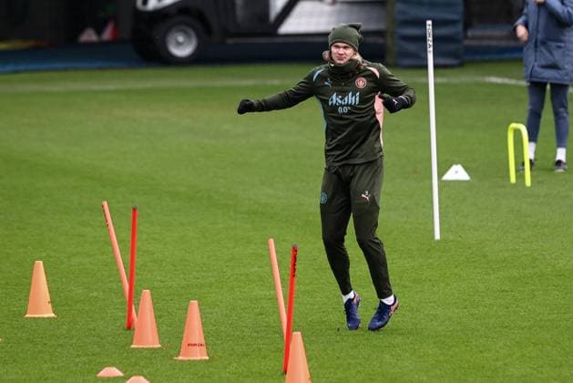UEFA Champions League Manchester City Training session Erling Haaland of Manchester City during the UEFA Champions League Manchester City Training session at Etihad Campus, Manchester, United Kingdom, 10th February 2025 (Photo by Mark Cosgrove News Images) Manchester Etihad Stadium Manchester United, ManU Kingdom Copyright: xMarkxCosgrove NewsxImagesx
