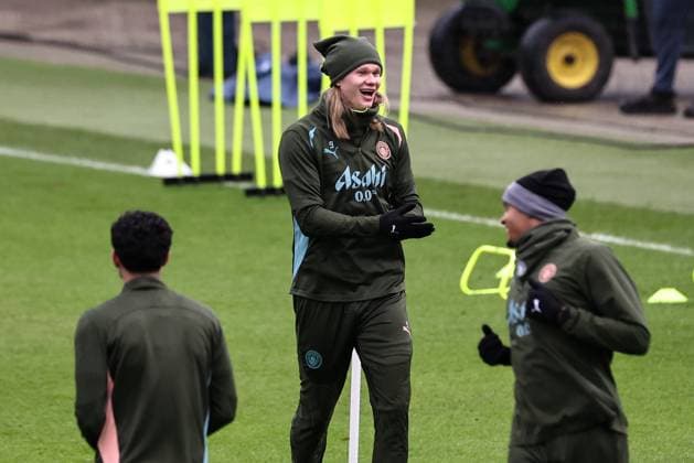 UEFA Champions League Manchester City Training session Erling Haaland of Manchester City during the UEFA Champions League Manchester City Training session at Etihad Campus, Manchester, United Kingdom, 10th February 2025 (Photo by Mark Cosgrove News Images) Manchester Etihad Stadium Manchester United, ManU Kingdom Copyright: xMarkxCosgrove NewsxImagesx