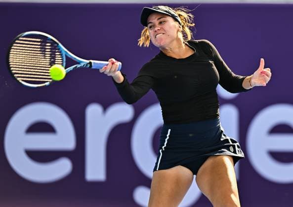 WTA, Tennis Damen QATAR OPEN TENNIS TOURNAMENT ROUND OF 64 Sofia Kenin of the United States competes in her round of 64 match against Ashlyn Krueger of the United States during the WTA Qatar TotalEnergies Open 2025 tennis tournament at the Khalifa International Tennis Complex in Doha, Qatar, on February 10, 2025. Copyright: xNOUSHADx