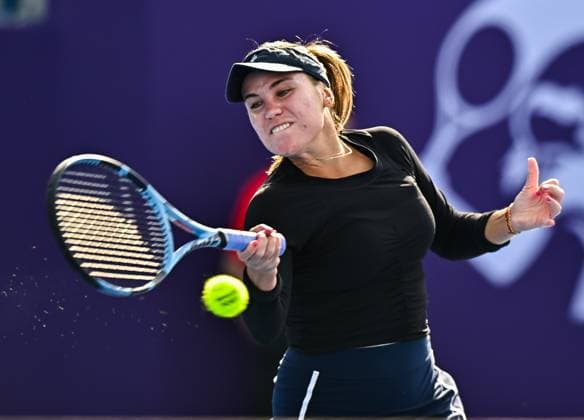 WTA, Tennis Damen QATAR OPEN TENNIS TOURNAMENT ROUND OF 64 Sofia Kenin of the United States competes in her round of 64 match against Ashlyn Krueger of the United States during the WTA Qatar TotalEnergies Open 2025 tennis tournament at the Khalifa International Tennis Complex in Doha, Qatar, on February 10, 2025. Copyright: xNOUSHADx