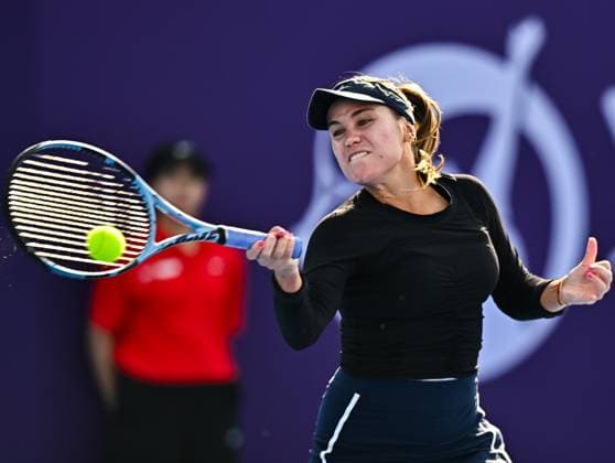 WTA, Tennis Damen QATAR OPEN TENNIS TOURNAMENT ROUND OF 64 Sofia Kenin of the United States competes in her round of 64 match against Ashlyn Krueger of the United States during the WTA Qatar TotalEnergies Open 2025 tennis tournament at the Khalifa International Tennis Complex in Doha, Qatar, on February 10, 2025. Copyright: xNOUSHADx