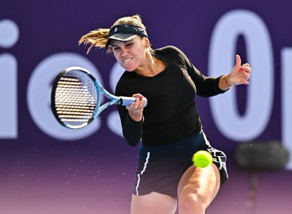 WTA, Tennis Damen QATAR OPEN TENNIS TOURNAMENT ROUND OF 64 Sofia Kenin of the United States competes in her round of 64 match against Ashlyn Krueger of the United States during the WTA Qatar TotalEnergies Open 2025 tennis tournament at the Khalifa International Tennis Complex in Doha, Qatar, on February 10, 2025. Copyright: xNOUSHADx