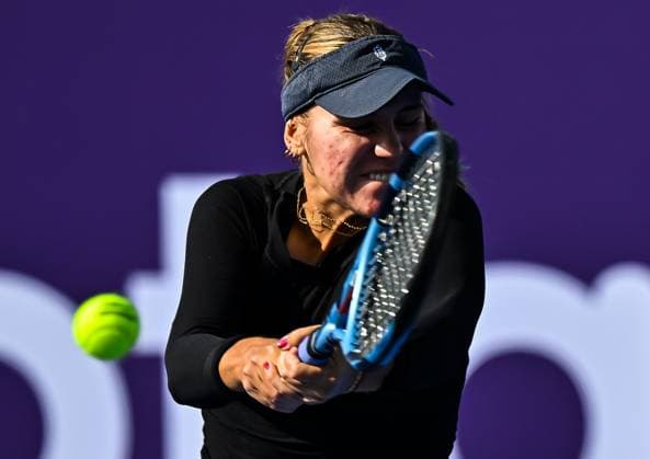 WTA, Tennis Damen QATAR OPEN TENNIS TOURNAMENT ROUND OF 64 Sofia Kenin of the United States competes in her round of 64 match against Ashlyn Krueger of the United States during the WTA Qatar TotalEnergies Open 2025 tennis tournament at the Khalifa International Tennis Complex in Doha, Qatar, on February 10, 2025. Copyright: xNOUSHADx