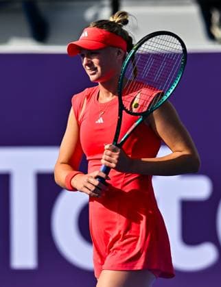 WTA, Tennis Damen QATAR OPEN TENNIS TOURNAMENT ROUND OF 64 Ashlyn Krueger of the United States competes in her round of 64 match against Sofia Kenin of the United States during the WTA Qatar TotalEnergies Open 2025 tennis tournament at the Khalifa International Tennis Complex in Doha, Qatar, on February 10, 2025. Copyright: xNOUSHADx
