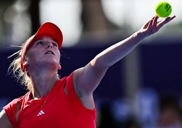 WTA, Tennis Damen QATAR OPEN TENNIS TOURNAMENT ROUND OF 64 Ashlyn Krueger of the United States competes in her round of 64 match against Sofia Kenin of the United States during the WTA Qatar TotalEnergies Open 2025 tennis tournament at the Khalifa International Tennis Complex in Doha, Qatar, on February 10, 2025. Copyright: xNOUSHADx