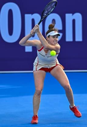 WTA, Tennis Damen QATAR OPEN TENNIS TOURNAMENT ROUND OF 64 Linda Noskova of Czech Republic competes in her round of 64 match against Donna Vekic of Croatia during the WTA Qatar TotalEnergies Open 2025 tennis tournament at the Khalifa International Tennis Complex in Doha, Qatar, on February 10, 2025. Copyright: xNOUSHADx
