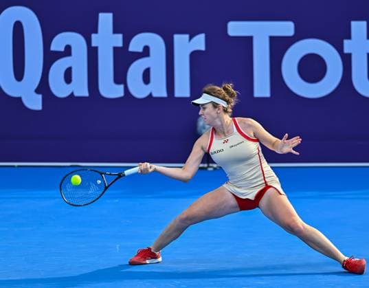 WTA, Tennis Damen QATAR OPEN TENNIS TOURNAMENT ROUND OF 64 Linda Noskova of Czech Republic competes in her round of 64 match against Donna Vekic of Croatia during the WTA Qatar TotalEnergies Open 2025 tennis tournament at the Khalifa International Tennis Complex in Doha, Qatar, on February 10, 2025. Copyright: xNOUSHADx