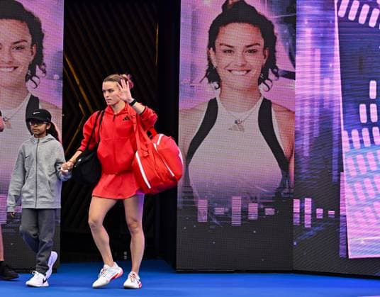 WTA, Tennis Damen QATAR OPEN TENNIS TOURNAMENT ROUND OF 64 Maria Sakkari of Greec arrives for her round of 64 match against Iga Swiatek of Poland during the WTA Qatar TotalEnergies Open 2025 tennis tournament at the Khalifa International Tennis Complex in Doha, Qatar, on February 10, 2025. Copyright: xNOUSHADx