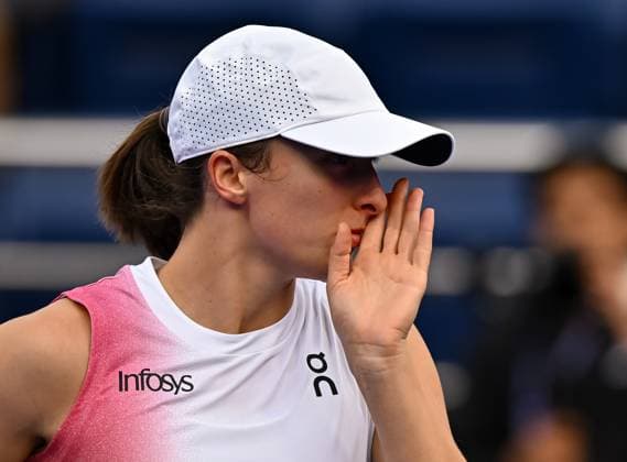 WTA, Tennis Damen QATAR OPEN TENNIS TOURNAMENT ROUND OF 64 Iga Swiatek of Poland competes in her round of 64 match against Maria Sakkari of Greece during the WTA Qatar TotalEnergies Open 2025 tennis tournament at the Khalifa International Tennis Complex in Doha, Qatar, on February 10, 2025. Copyright: xNOUSHADx