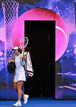 WTA, Tennis Damen QATAR OPEN TENNIS TOURNAMENT ROUND OF 64 Iga Swiatek of Poland arrives for her round of 64 match against Maria Sakkari of Greec during the WTA Qatar TotalEnergies Open 2025 tennis tournament at the Khalifa International Tennis Complex in Doha, Qatar, on February 10, 2025. Copyright: xNOUSHADx