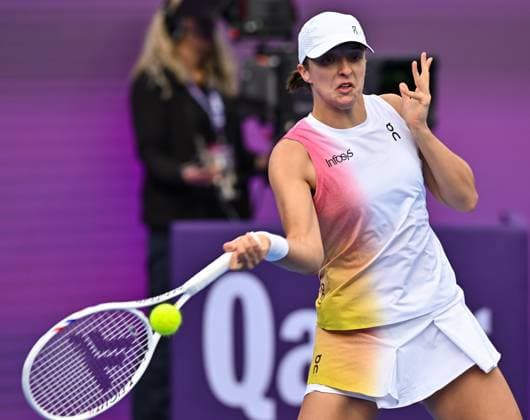 WTA, Tennis Damen QATAR OPEN TENNIS TOURNAMENT ROUND OF 64 Iga Swiatek of Poland competes in her round of 64 match against Maria Sakkari of Greece during the WTA Qatar TotalEnergies Open 2025 tennis tournament at the Khalifa International Tennis Complex in Doha, Qatar, on February 10, 2025. Copyright: xNOUSHADx
