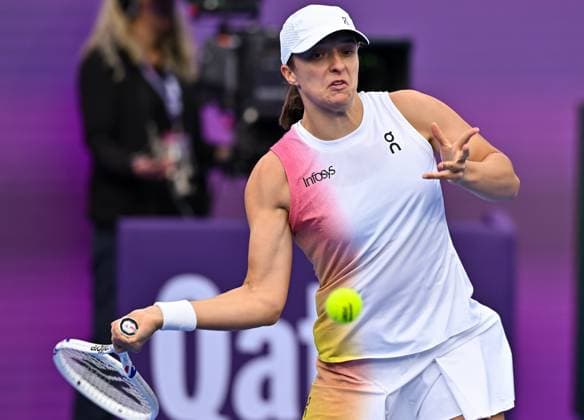 WTA, Tennis Damen QATAR OPEN TENNIS TOURNAMENT ROUND OF 64 Iga Swiatek of Poland competes in her round of 64 match against Maria Sakkari of Greece during the WTA Qatar TotalEnergies Open 2025 tennis tournament at the Khalifa International Tennis Complex in Doha, Qatar, on February 10, 2025. Copyright: xNOUSHADx
